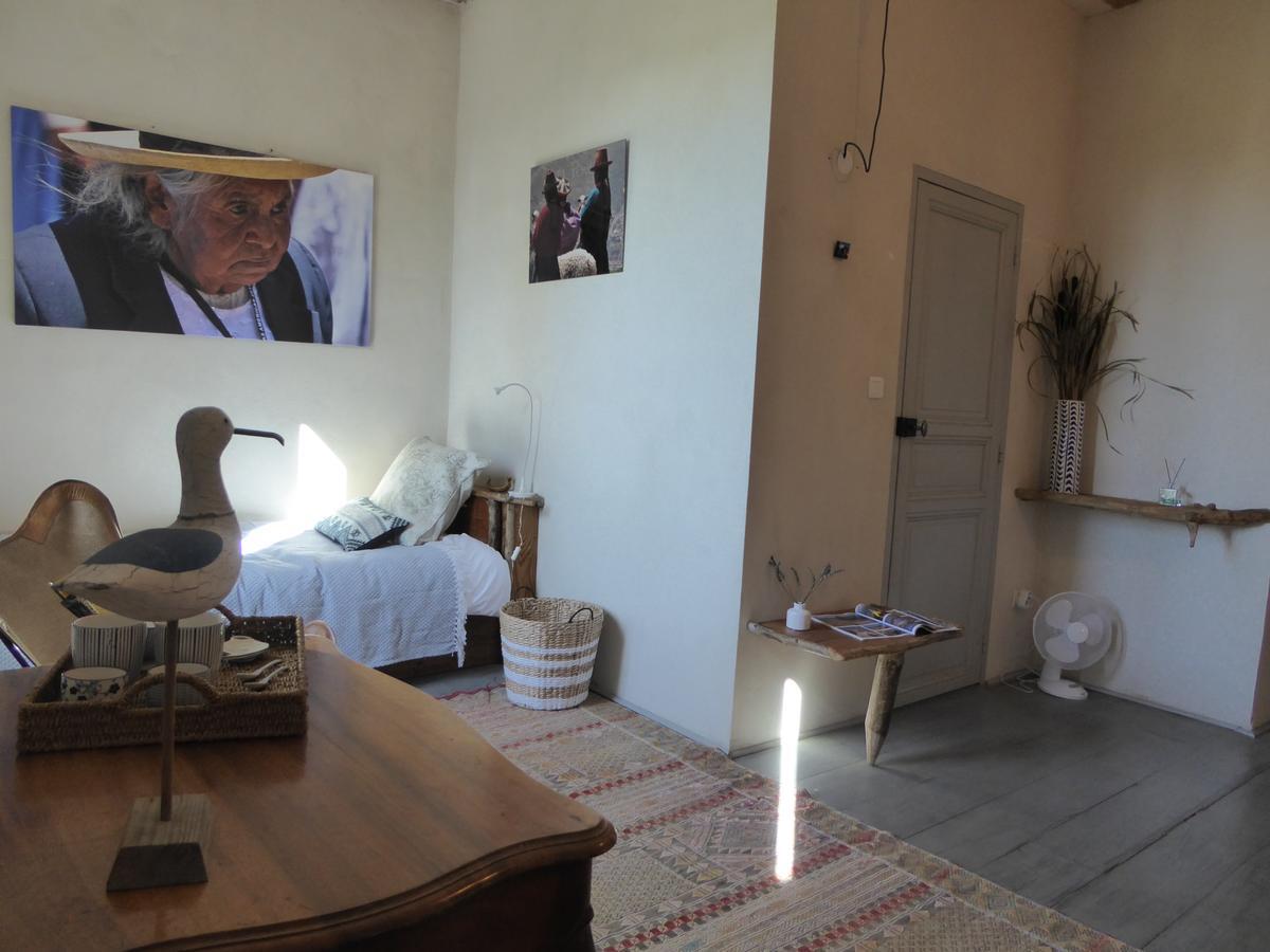 Le Mas Montredon Arles Bagian luar foto